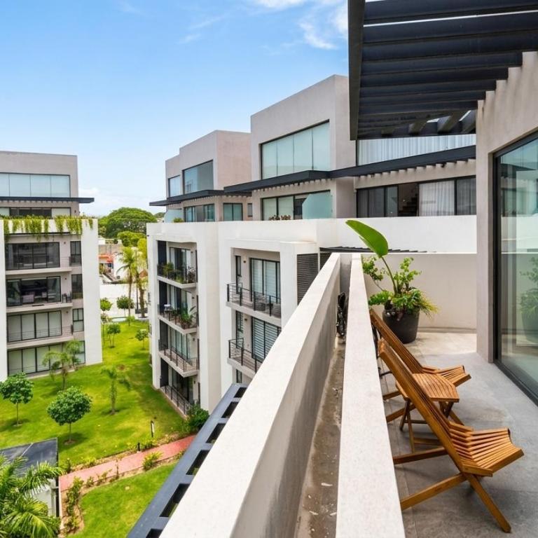 LUX 2-Storie 3-BDR , 3.5 Bath Penthouse - Three-Bedroom Apartment - High Floor - 39