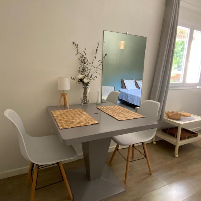 Studio indépendant dans propriété campagne Aixoise terrasse et piscine période estivale - Studio - 14