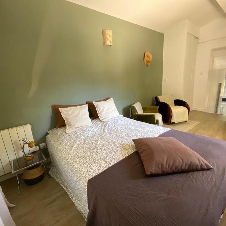 Studio indépendant dans propriété campagne Aixoise terrasse et piscine période estivale - Studio - 6