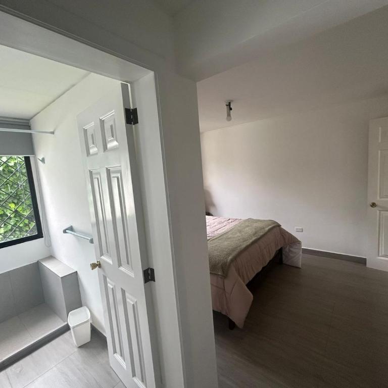 Suit en Urbanización Monteserrín - Apartamento de 2 dormitorios - 2