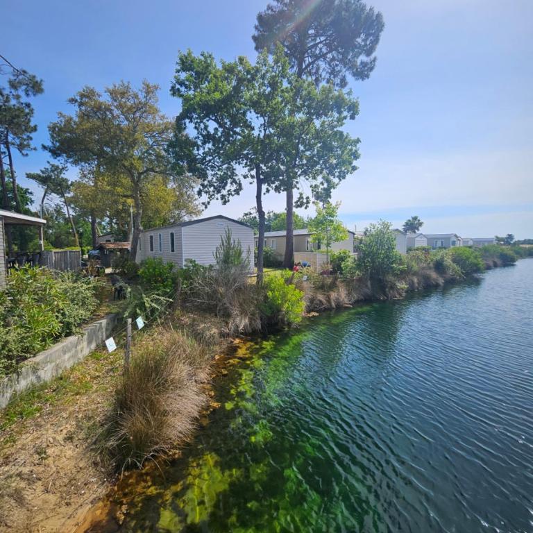 Au bord de l'eau "chez Michèle" -Camping Les Viviers- - Mobile Home - 1