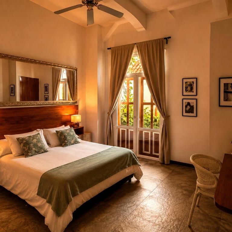 Ivy House Cartagena - Queen Room with Balcony - 1