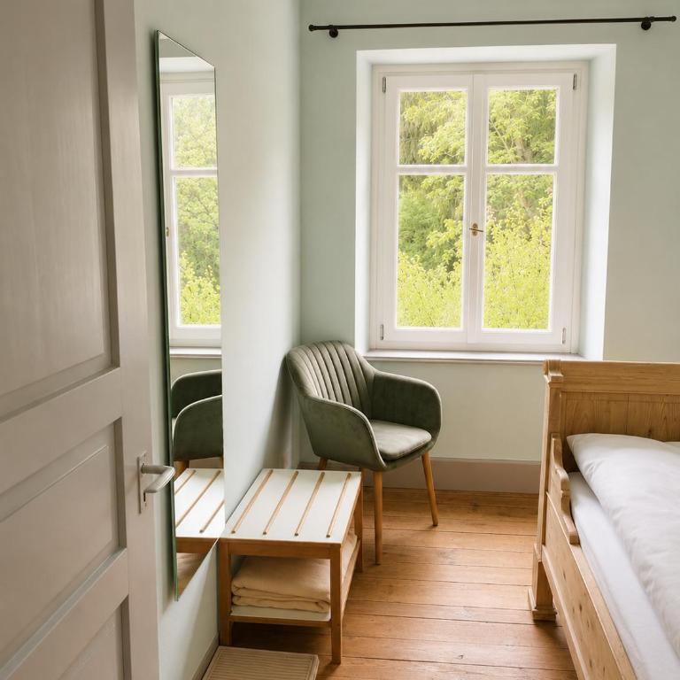 Gasthaus Crestasee - Standard Zweibettzimmer mit Gartenblick - 1