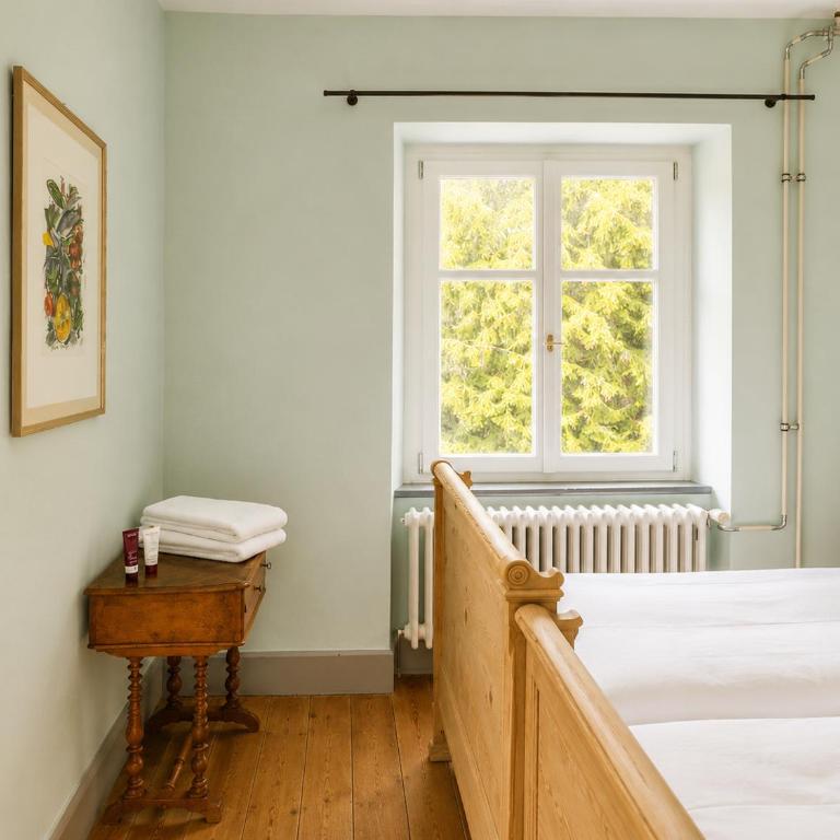 Gasthaus Crestasee - Standard Zweibettzimmer mit Gartenblick - 2