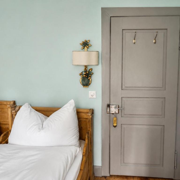 Gasthaus Crestasee - Standard Zweibettzimmer mit Gartenblick - 13