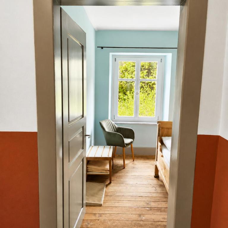 Gasthaus Crestasee - Standard Zweibettzimmer mit Gartenblick - 17