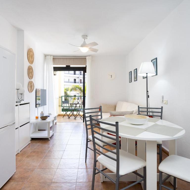 Home2Book Cozy Coastal Apt & Pool, Los Cristianos - Appartement - 4
