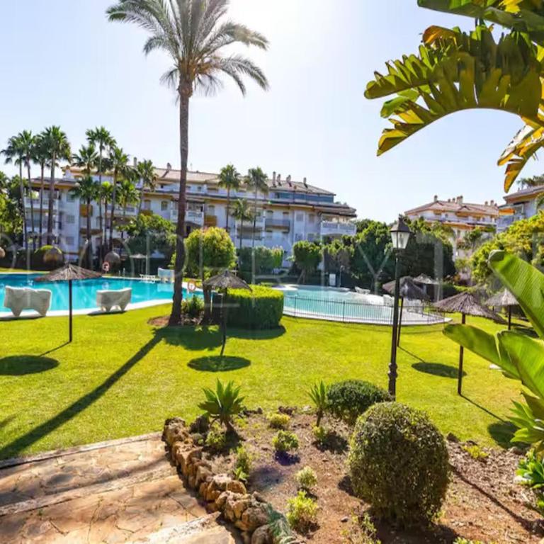Relax in Banus - 3 bedrooms pools paddle - Pass the Keys - Apartment - 1