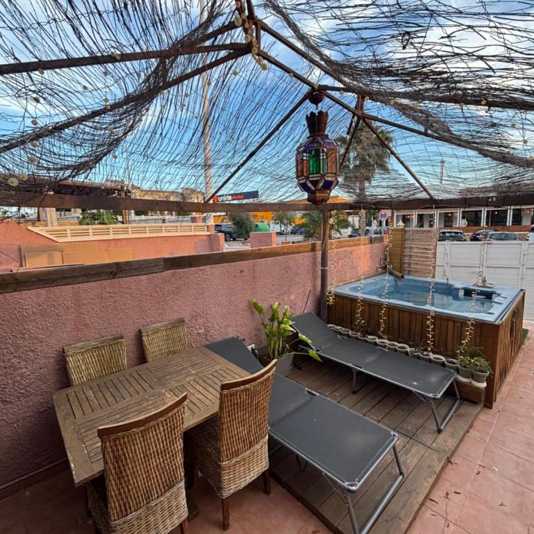 Bungalow en la Playa con Terraza Soleada, Jacuzzi, Solarium, Piscina comunitaria - Apartment mit 2 Schlafzimmern - 40