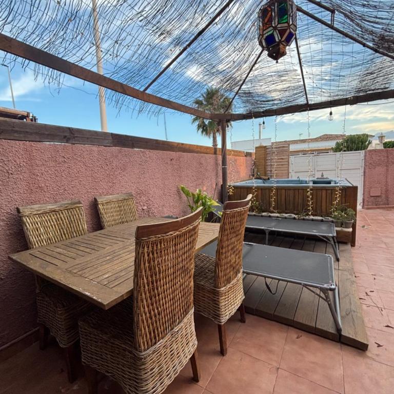 Bungalow en la Playa con Terraza Soleada, Jacuzzi, Solarium, Piscina comunitaria - Apartment mit 2 Schlafzimmern - 37