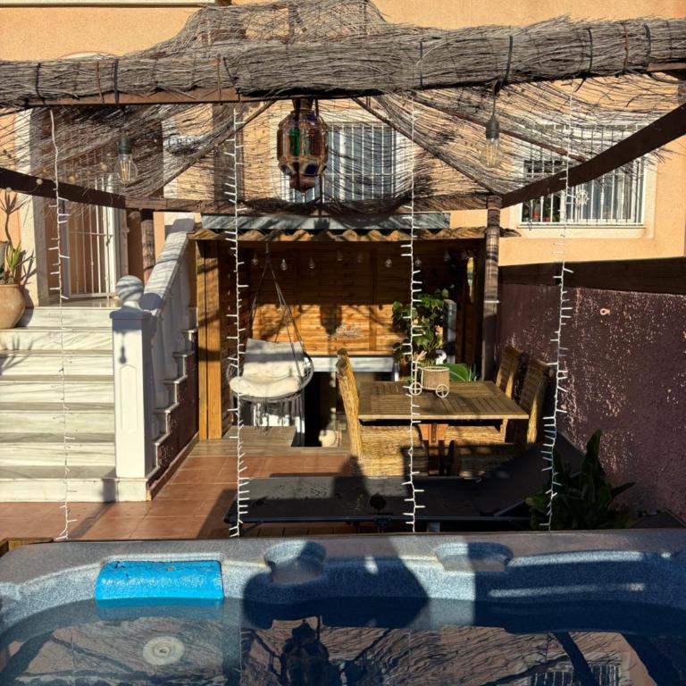 Bungalow en la Playa con Terraza Soleada, Jacuzzi, Solarium, Piscina comunitaria - Apartment mit 2 Schlafzimmern - 35