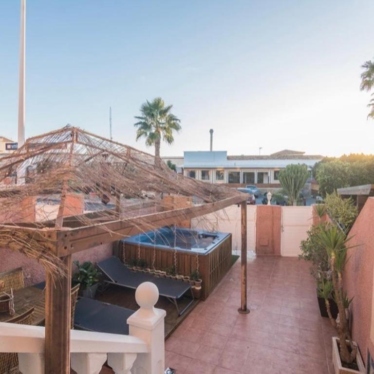 Bungalow en la Playa con Terraza Soleada, Jacuzzi, Solarium, Piscina comunitaria - Apartment mit 2 Schlafzimmern - 14