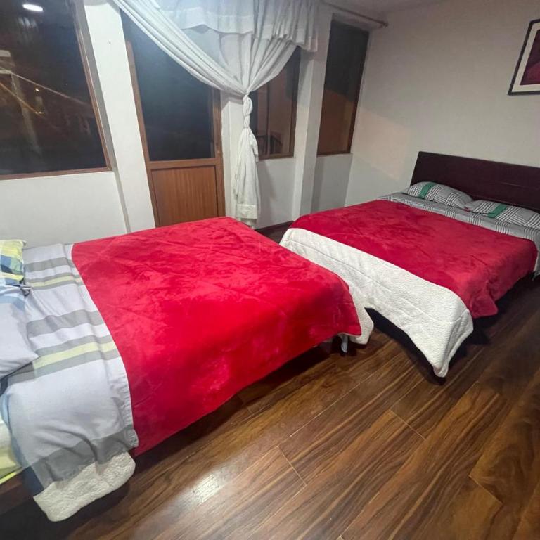Departamento completo de 4 habitaciones con parqueadero sala comedor y cocina - Apartment - 6