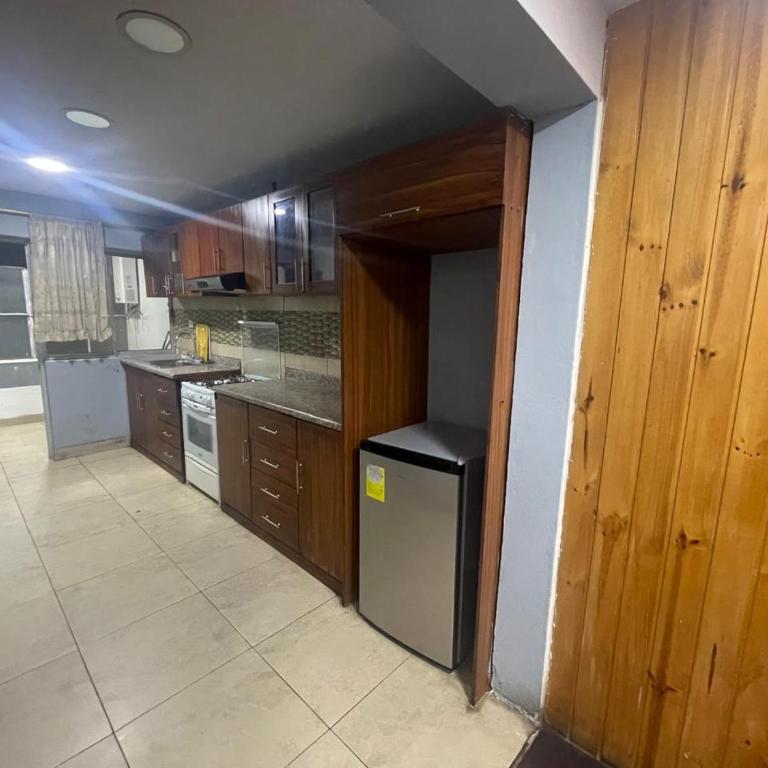 Departamento completo de 4 habitaciones con parqueadero sala comedor y cocina - Apartment - 13