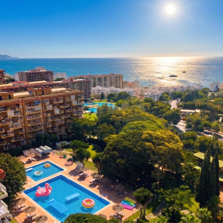 Oasis de Luz y Diseño ,Tu Refugio con Terraza y Piscina , cerca de la Playa - Apartment mit 1 Schlafzimmer - 1