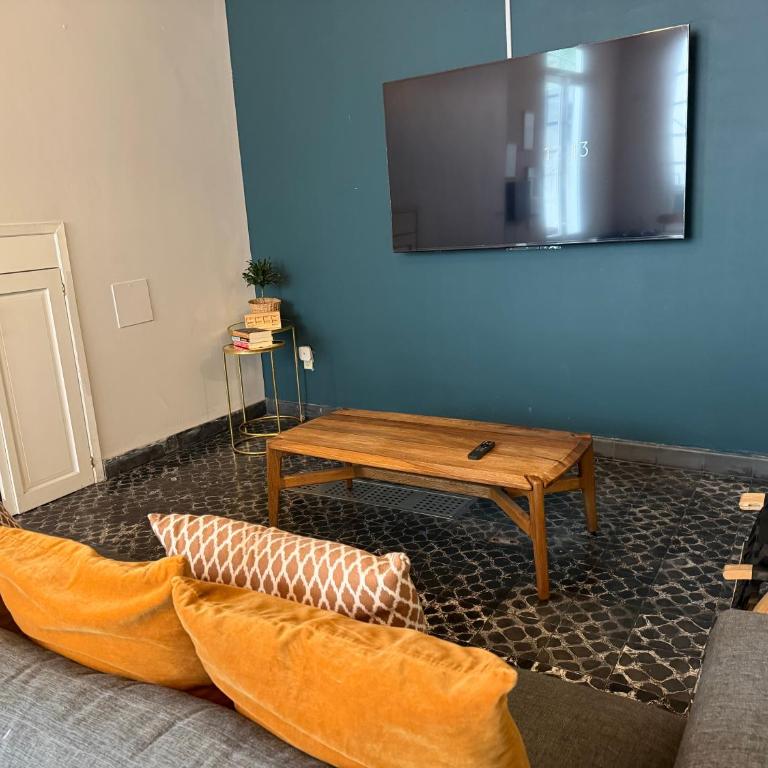 Stylish Colonial Stay in Roma Norte W Rooftop 8BR - Apartment - 38