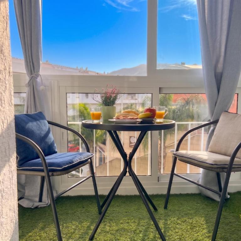 Oasis de Luz y Diseño ,Tu Refugio con Terraza y Piscina , cerca de la Playa - Apartment mit 1 Schlafzimmer - 3