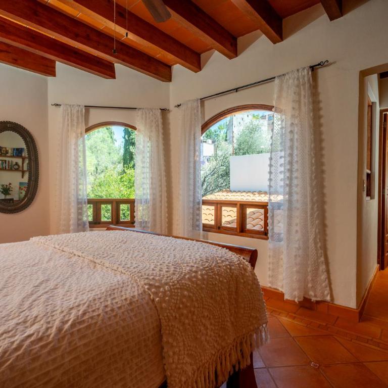 La Sagrada - Habitación con cama grande y balcón - 2