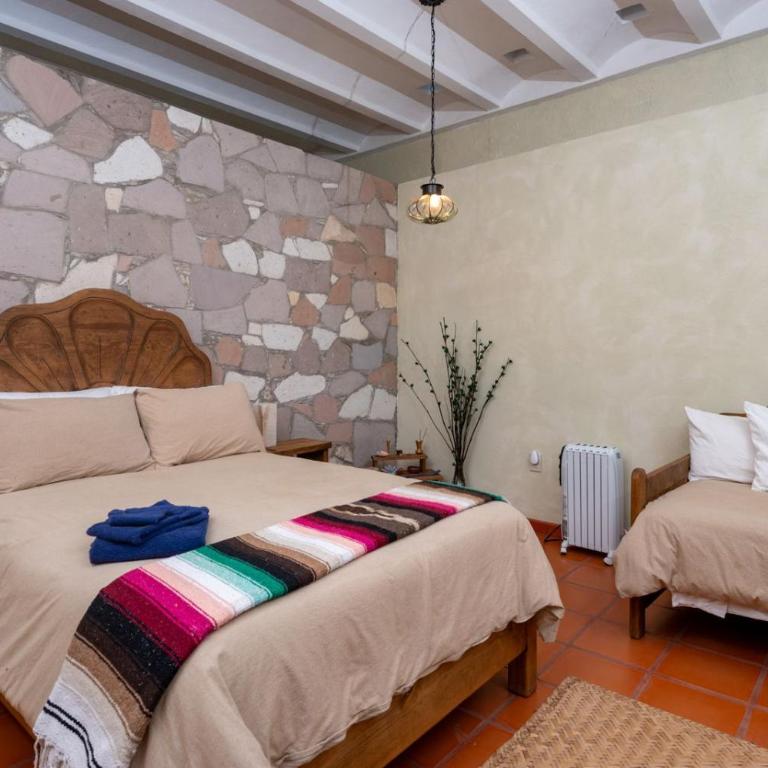 La Sagrada - Habitación con cama grande y vistas al jardín - 3