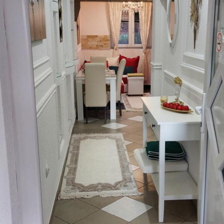 Grand Apartments Scepanovic - One-Bedroom Apartment with Terrace - 4