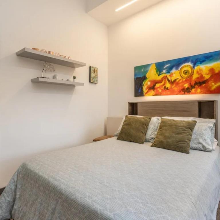 Apartamento muy bien ubicado, en el corazón del Poblado, Medellín muy fresco, aire acondicionado - Three-Bedroom Apartment - 5