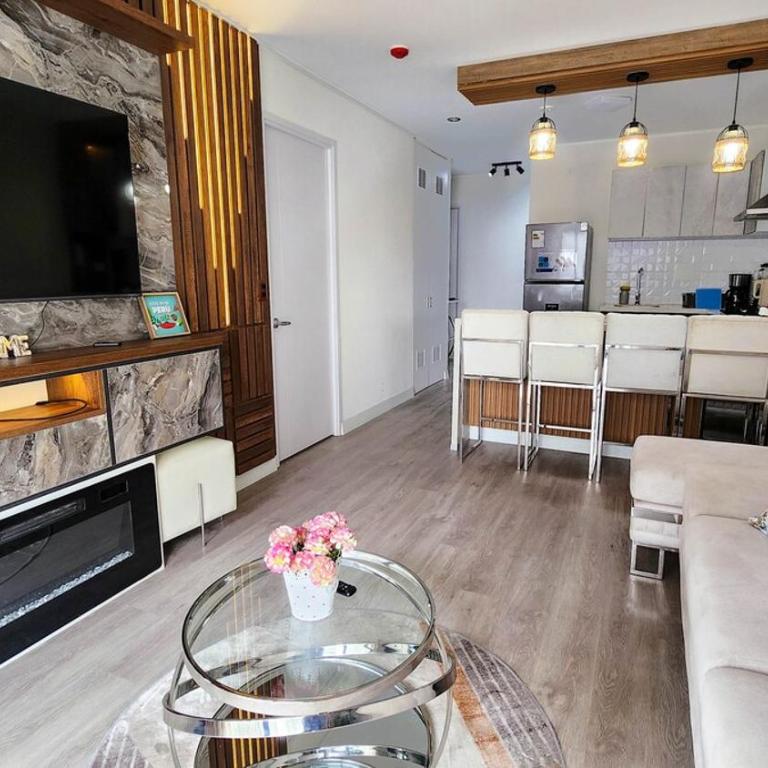 Modern Apartment 805 with Ocean View - Two-Bedroom Apartment with City View - 16