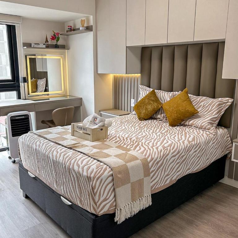 Modern Apartment 805 with Ocean View - Two-Bedroom Apartment with City View - 11