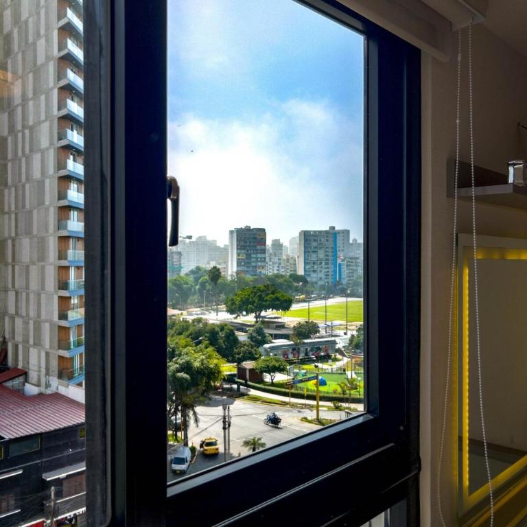 Modern Apartment 805 with Ocean View - Two-Bedroom Apartment with City View - 7