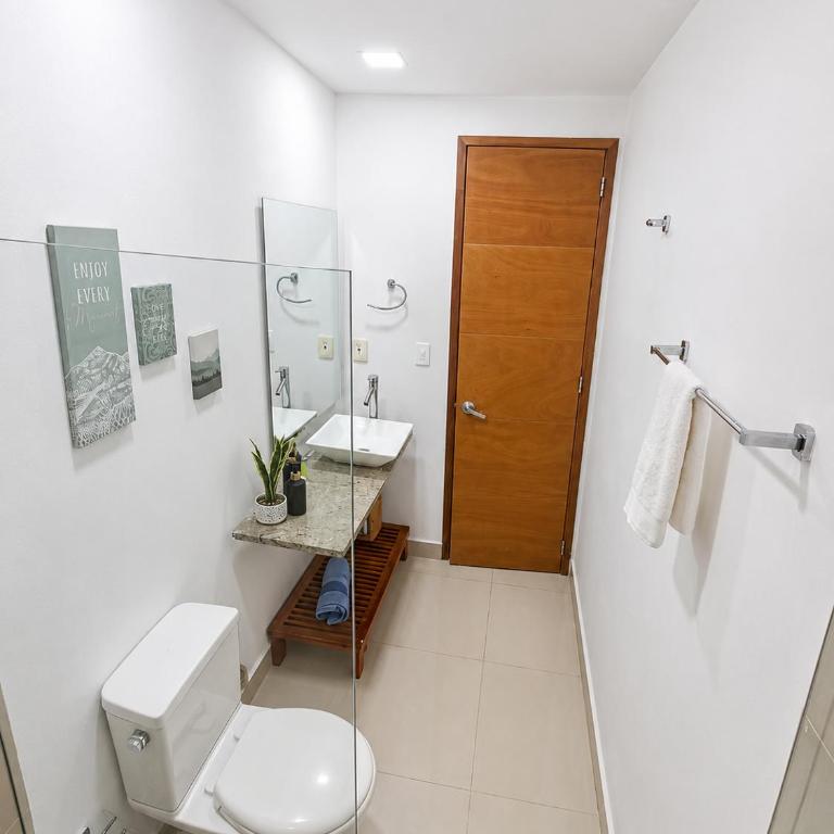 Beachfront Apt en Marbella - Two-Bedroom Apartment with Sea View - 6