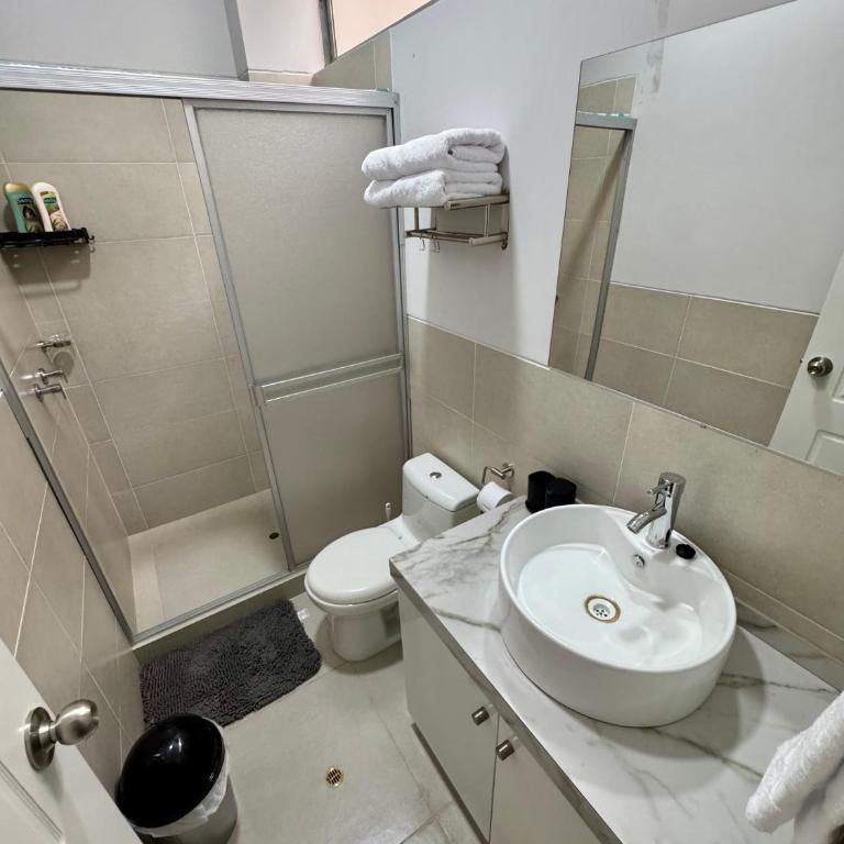 Departamento nuevo, lujoso y espacioso - Four-Bedroom Deluxe Apartment - 26