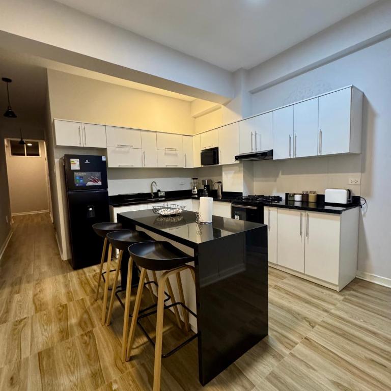 Departamento nuevo, lujoso y espacioso - Three-Bedroom Deluxe Apartment - 3