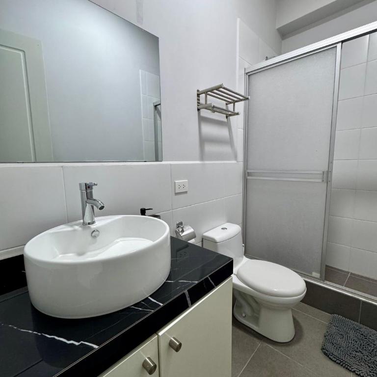 Departamento nuevo, lujoso y espacioso - Three-Bedroom Deluxe Apartment - 10