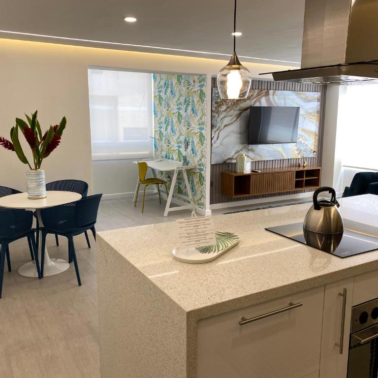 Suite VIP Caracas Los Palos Grandes con Estacionamiento - Apartamento de 1 dormitorio - 1