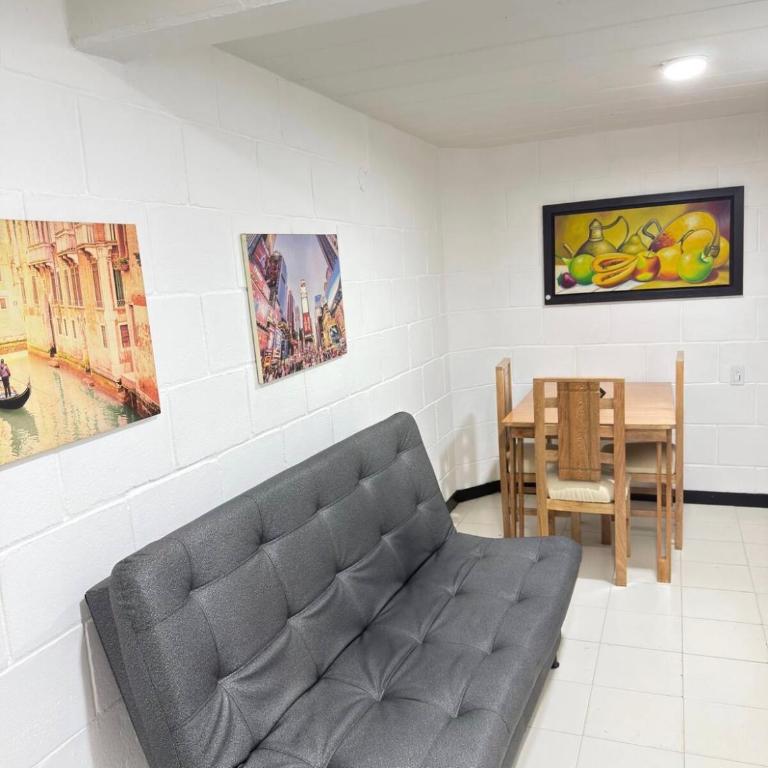 Apto Moderno y Minimalista ,Tranvía a 5 min - One-Bedroom Apartment - 5