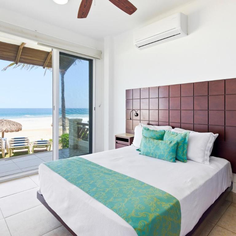 Oceanfront Apartments Vivo Resorts Puerto Escondido - Four-Bedroom Deluxe Apartment - 1