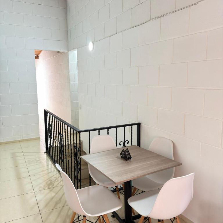 Apto Moderno 2 Hab , Sala Amplia , Tranvía 5 min - One-Bedroom Apartment - 9