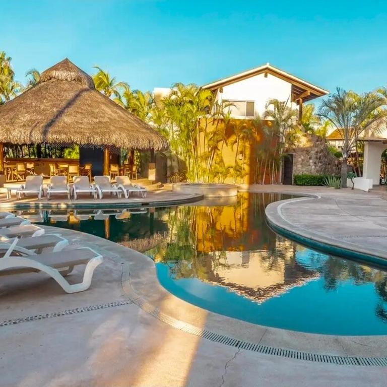 Beautiful house with a pool, golf course, and beach - Villa mit 3 Schlafzimmern - 2