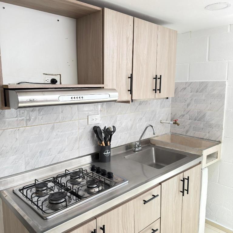 Apto Moderno 2 Hab , Sala Amplia , Tranvía 5 min - One-Bedroom Apartment - 13
