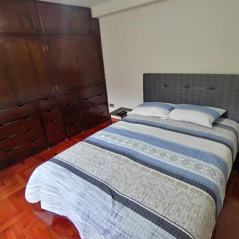 Allin Samana duplex iluminado 5 min from Plaza de Armas - Three-Bedroom Apartment - 17