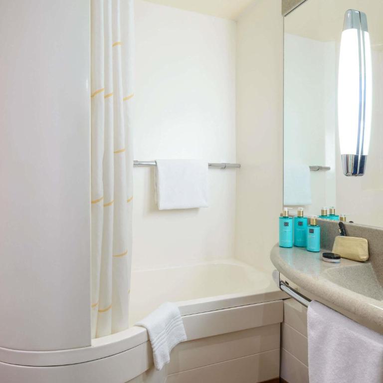 Novotel Torino Corso Giulio Cesare - Camera Queen con Divano-Letto - 3