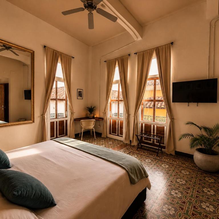 Ivy House Cartagena - King Room with Balcony - 3