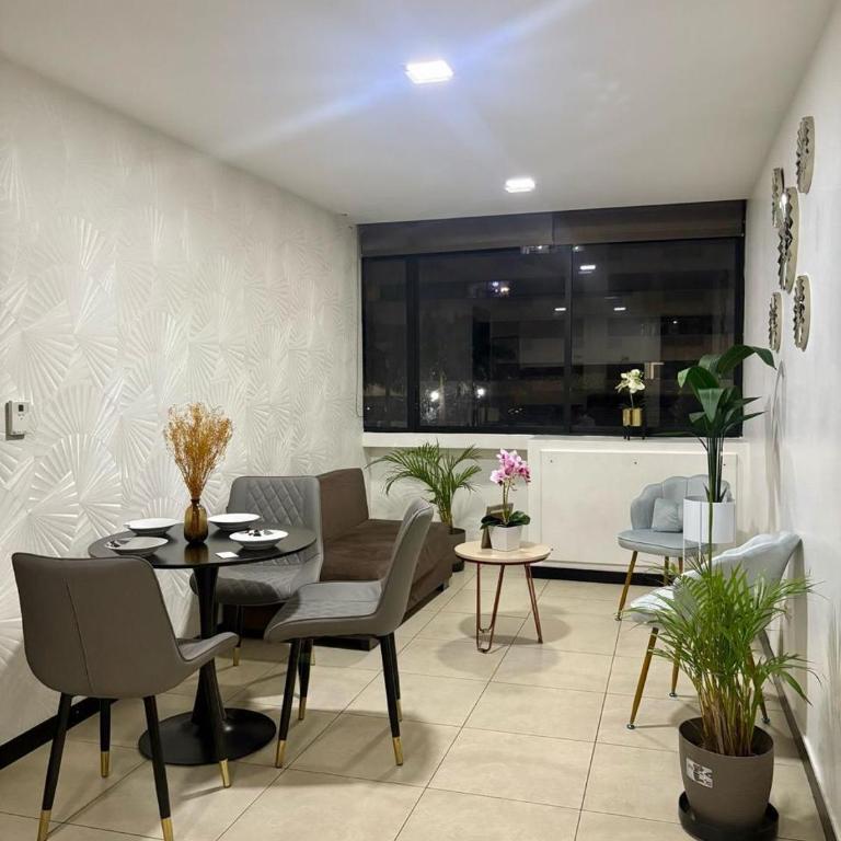 Departamento Privado frente al río - Puerto Santa Ana - Two-Bedroom Deluxe Apartment with Garden View - 2