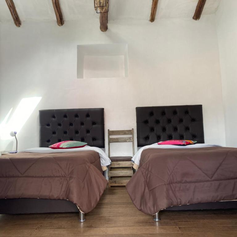 Auquis Hostel - Double Room with Shared Bathroom - 13