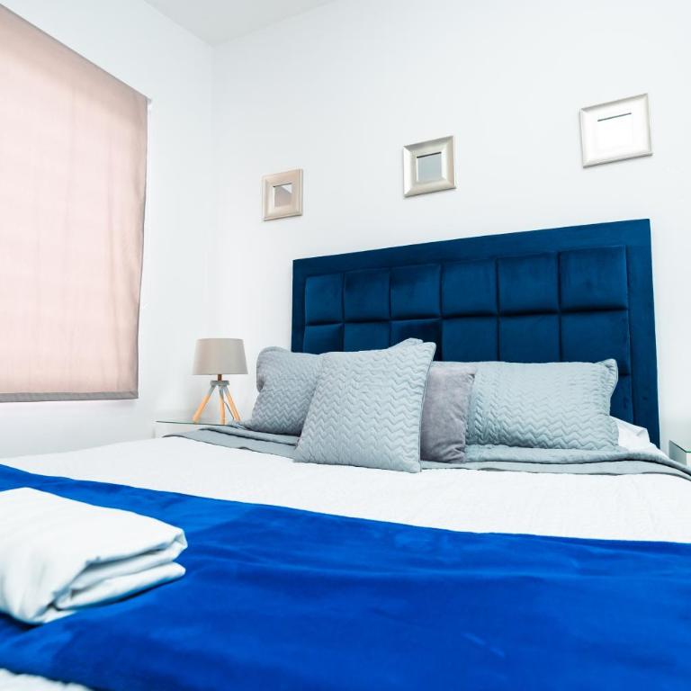 Ideal Home - One-Bedroom Apartment - 14