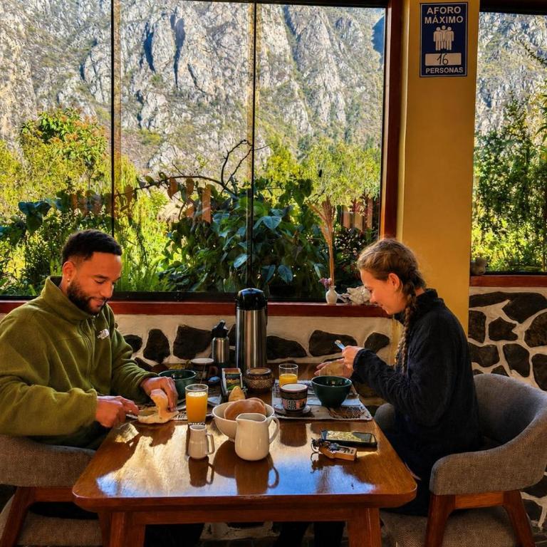 SARA GARDEN LODGE Ollantaytambo - Family Room with Balcony - 5