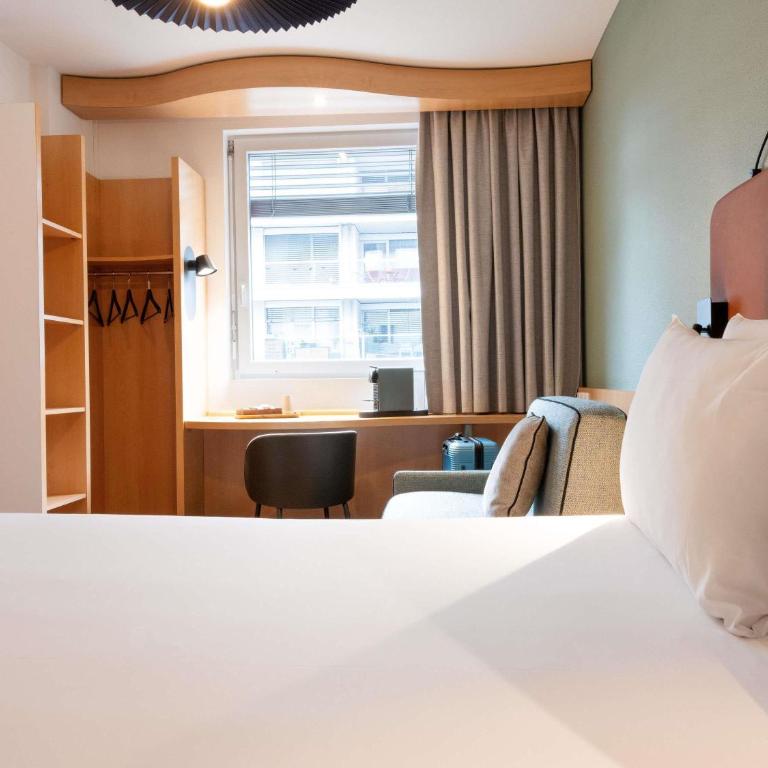 ibis Genève Centre Nations - Chambre Confort avec Lit Double et Canapé-Lit Simple - 3