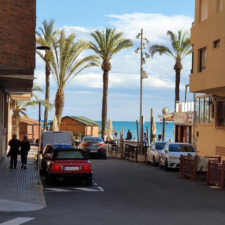 A beautiful beachfront flat for 4 people with a lovely terrace overlooking sea - Appartement - 20