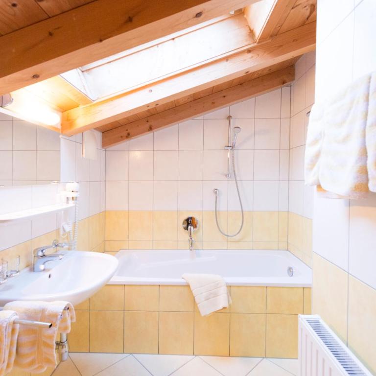 Aparthaus Sonnenhof - Deluxe Apartment mit 2 Schlafzimmern (4 Erwachsene) - 7