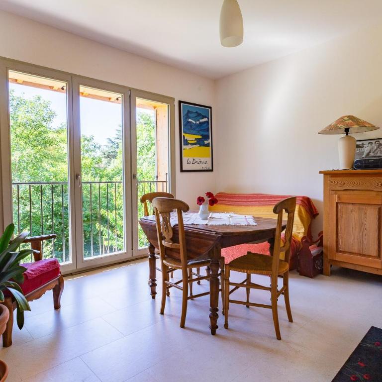 Appartement Independant 1er Étage - Two-Bedroom Deluxe Apartment with Garden View - 14