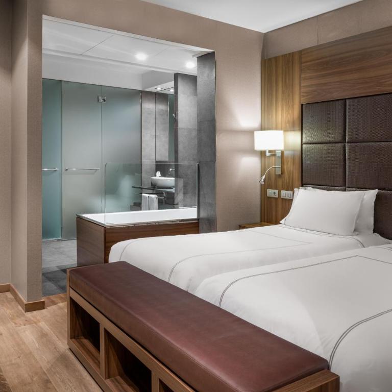 Hotel AC Baqueira Ski Resort, Autograph Collection - One-Bedroom Twin Suite with Sofa Bed and Mountain View - 1